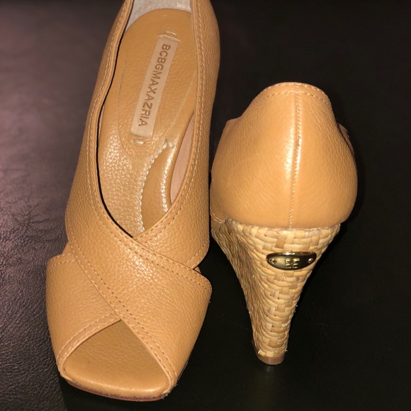 BCBG MAXAZRIA Wedge Heels - Picture 2 of 3